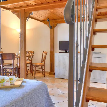 In With Pool And Vineyards Holiday home