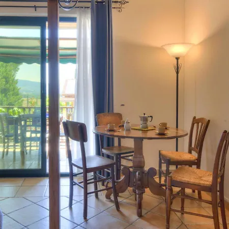 Holiday home In With Pool And Vineyards